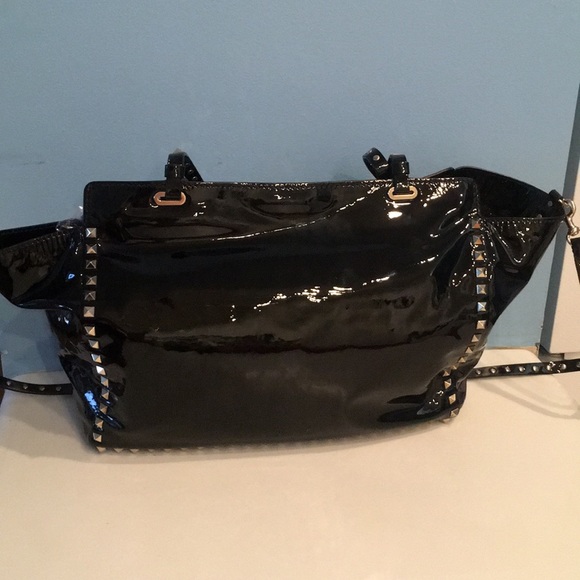 MINT Valentino Rockstud Med. Patent Leather Tote - Picture 6 of 8